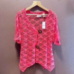 NWT Le Moda Coral Summer Mesh Wooden Button Closire Top, Small
